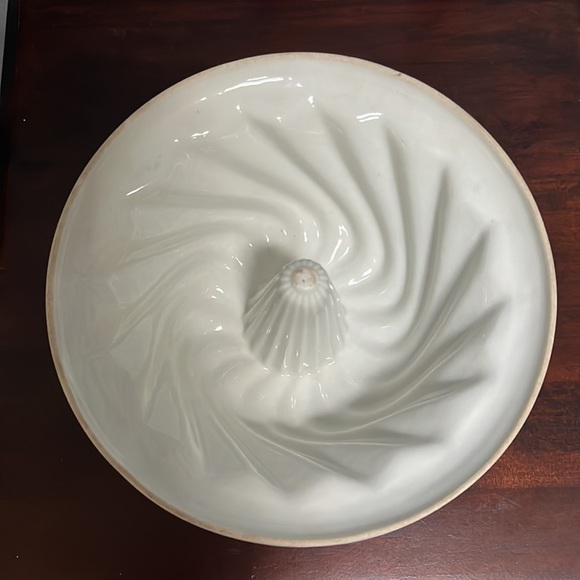 Vintage White Circular Kitchen Mold Swirl Pattern Ironstone? Amazing condition - Picture 8 of 13